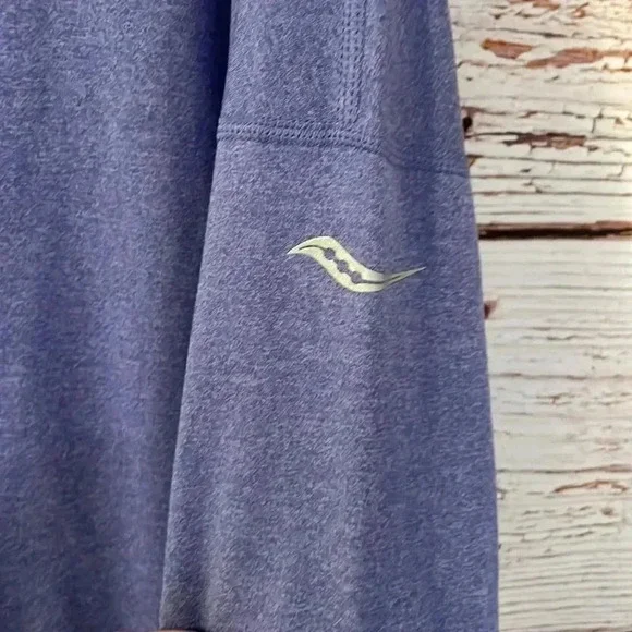 Saucony hooded running shirt - Picture 4 of 7